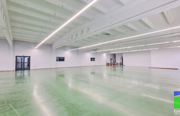 Pabianice - magazyn 670 m2 Ip. winda towarowa