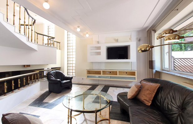 Julianów - do wynajęcia dom 300 m2 dwa garaże