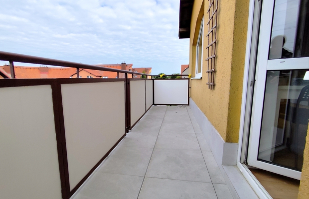 Do sprzedaży dwa pokoje z dużym balkonem