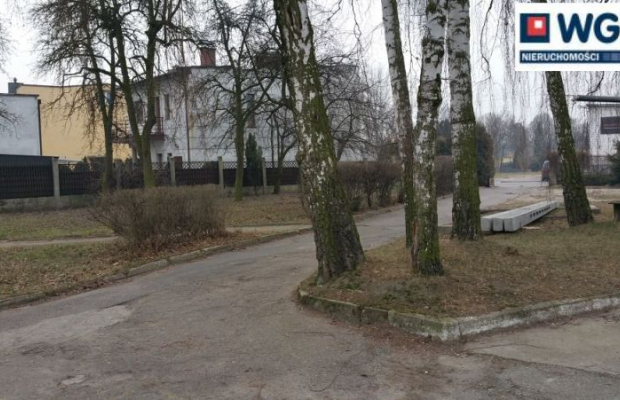 Zduńska Wola, obiekt biurowo-techniczny, 1168 m2, sprzedam, 570 000 zł, netto.  
  
Na sprzedaż działka zabudowana kompleksem b