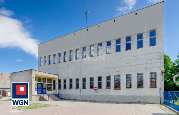 Drezdenko, budynek usługowo - mieszkalny, 1305 m2, sprzedam, 572 000 PLN, netto.  
  
Budynek biurowy w centrum miasta.  
     