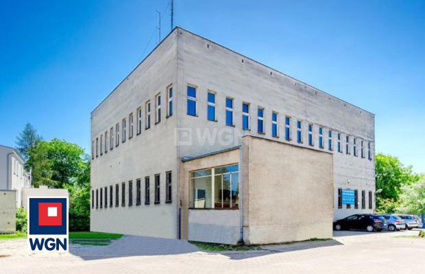 Drezdenko, budynek usługowo - mieszkalny, 1305 m2, sprzedam, 572 000 PLN, netto.  
  
Budynek biurowy w centrum miasta.  
     