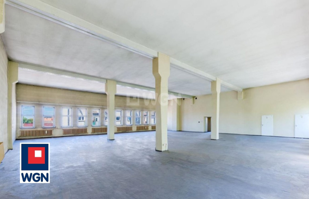 Drezdenko, budynek usługowo - mieszkalny, 1305 m2, sprzedam, 572 000 PLN, netto.  
  
Budynek biurowy w centrum miasta.  
     