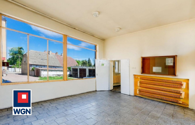 Drezdenko, budynek usługowo - mieszkalny, 1305 m2, sprzedam, 572 000 PLN, netto.  
  
Budynek biurowy w centrum miasta.  
     