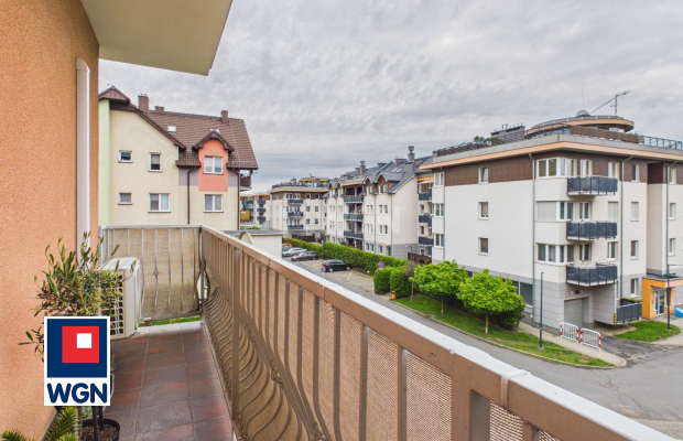 Komfortowe 3-pokojowe mieszkanie z balkonem, klimatyzacja, niski czynsz, Głogów, Osiedle Złota Podkowa  
  
Na sprzedaż przestr
