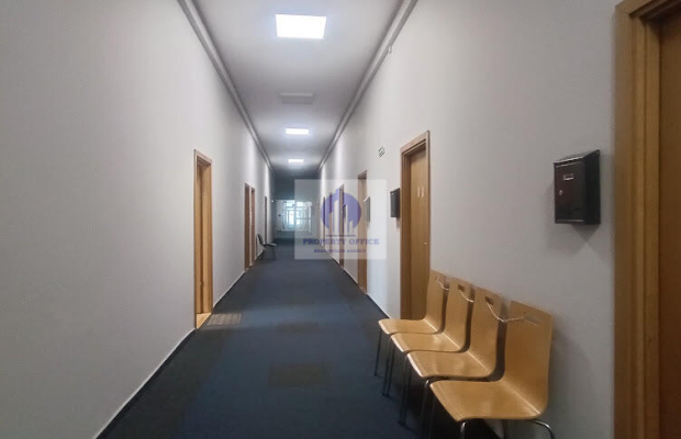 Śródmieście: lokal biurowo-usługowy 15,10m2 z aneksem kuchennym, do wynajęcia