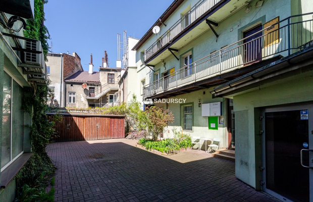 Lokal w zadbanej oficynie / KW - mieszkanie
