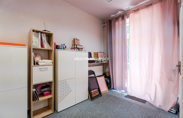 Lokal w zadbanej oficynie / KW - mieszkanie
