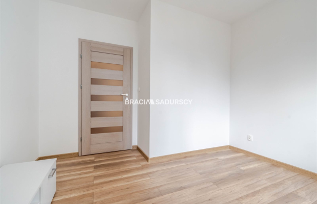 2 osobne pokoje, miejsce parkingowe, balkon