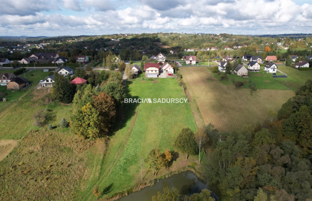 Działka budowlana w Zawadzie gm. Myślenice. 
Oferujemy do sprzedaży atrakcyjne, widokowe działki budowlane o powierzchni 700 m2