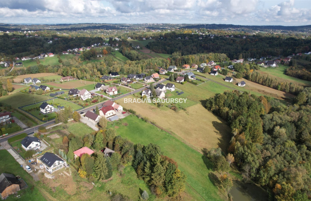Działka budowlana w Zawadzie gm. Myślenice. 
Oferujemy do sprzedaży atrakcyjne, widokowe działki budowlane o powierzchni 700 m2