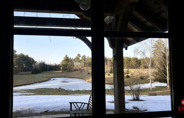 Drewniany dom premium nad stawem | 1 ha | Sauna |