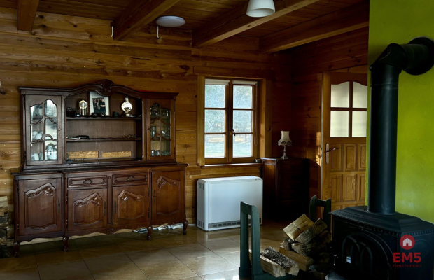 Drewniany dom premium nad stawem | 1 ha | Sauna |