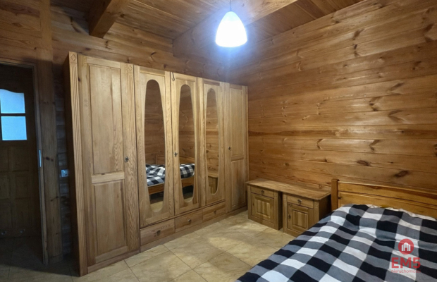Drewniany dom premium nad stawem | 1 ha | Sauna |