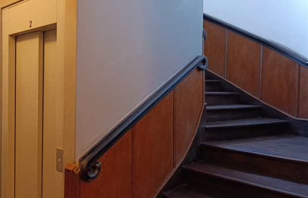 Przestronny apartament w kamienicy z windą