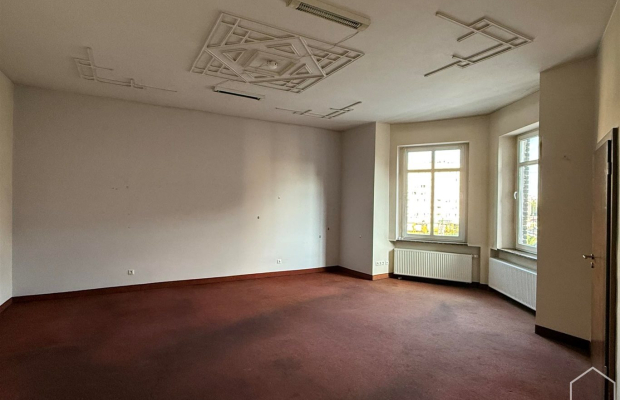 Przestronny apartament w kamienicy z windą