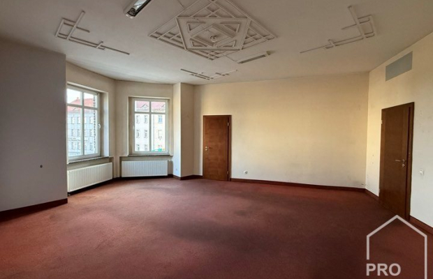 Przestronny apartament w kamienicy z windą