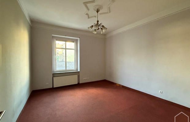 Przestronny apartament w kamienicy z windą