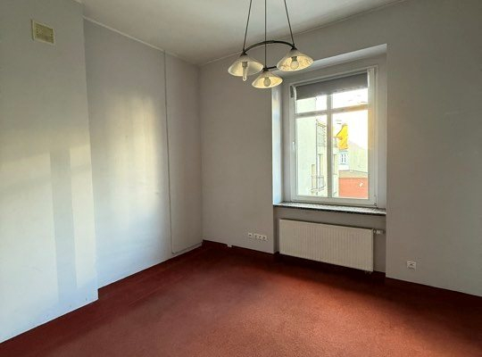 Przestronny apartament w kamienicy z windą