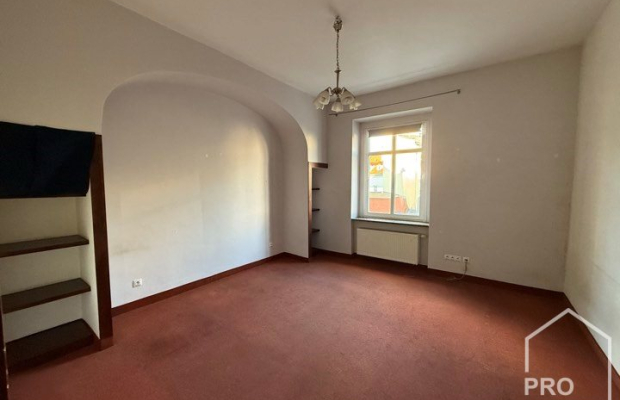 Przestronny apartament w kamienicy z windą