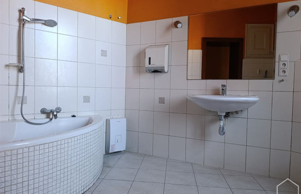Przestronny apartament w kamienicy z windą