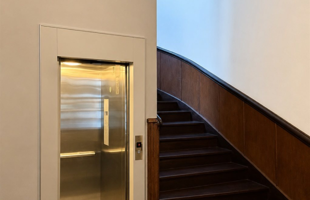 Przestronny apartament w kamienicy z windą