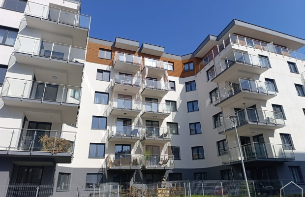 Apartament z tarasem i garderobą 
