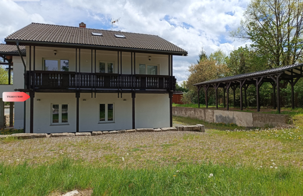 Duży dom 270 m2. Można zaaranżować 3 apartamenty.