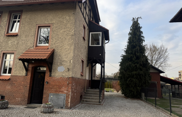 Wyjątkowa część kamienicy z dużym ogrodem