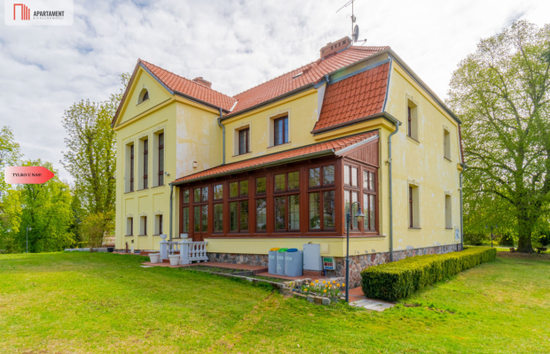 Piękny dwór z parkiem i stawem – 3,34 ha