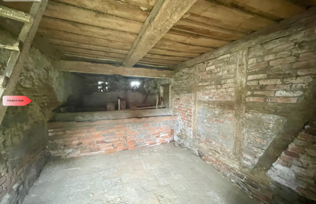 Domek  na wsi z czerwonej cegły