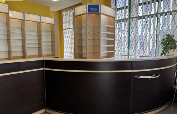 Duży lokal z witryną przy Ogrodzie Botanicznym