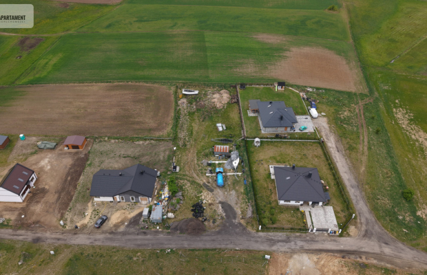 Działka budowlana 2437 m² – Stradomno