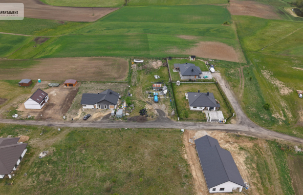 Działka budowlana 2437 m² – Stradomno