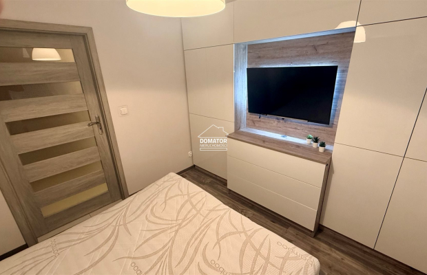 Do wynajęcia apartament, na Osiedlu Sześciu Planet , całkowicie wyposażony i stylowo urządzony. 
W skład mieszkania wchodzą , p