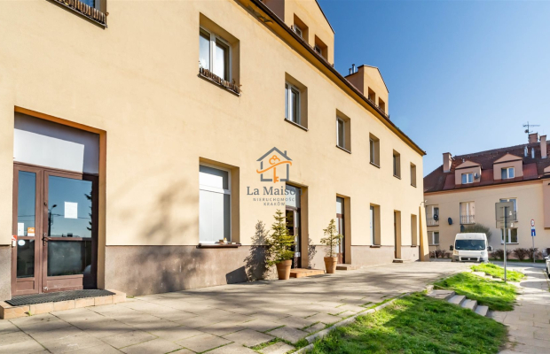 Lokal frontowy do wynajęcia. Dowolna działalność.