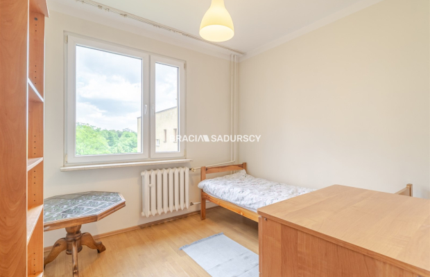 Przestronne 4-pokojowe mieszkanie | Czyżyny | Balkon | 4 piętro   
 
Na sprzedaż przestronne, rozkładowe 4-pokojowe mieszkanie 