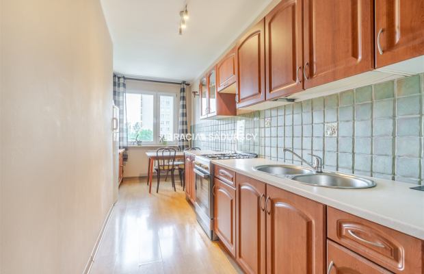 Przestronne 4-pokojowe mieszkanie | Czyżyny | Balkon | 4 piętro   
 
Na sprzedaż przestronne, rozkładowe 4-pokojowe mieszkanie 