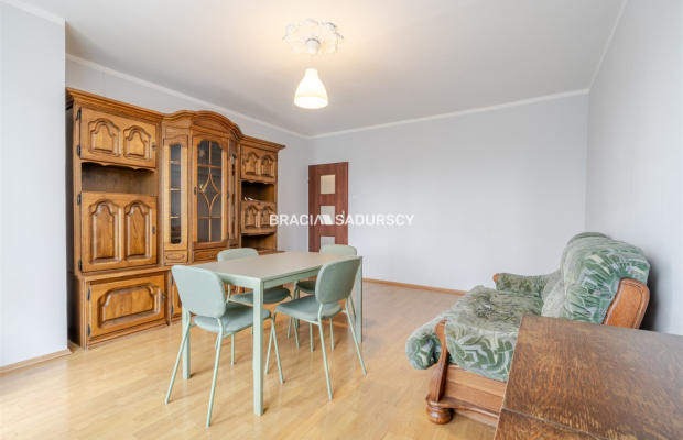 Przestronne 4-pokojowe mieszkanie | Czyżyny | Balkon | 4 piętro   
 
Na sprzedaż przestronne, rozkładowe 4-pokojowe mieszkanie 