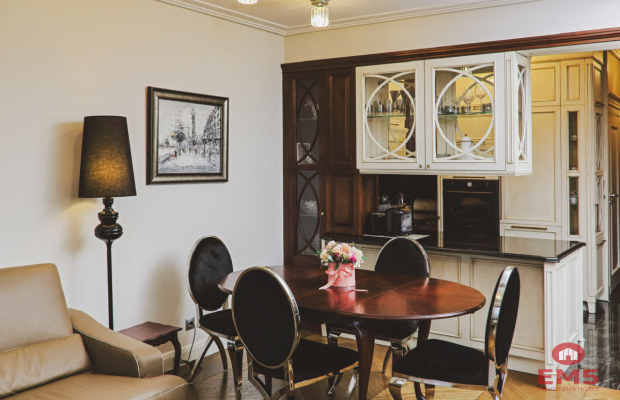 Dwupoziomowy Apartament z Panoramą na Jezioro
