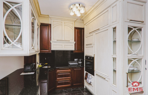 Dwupoziomowy Apartament z Panoramą na Jezioro