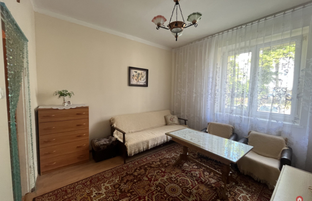 2 pokoje z oddzielną kuchnią , parter