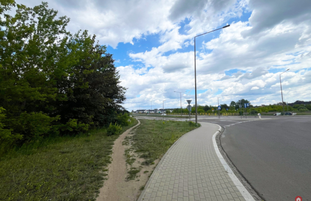 Atrakcyjna działka przy drodze