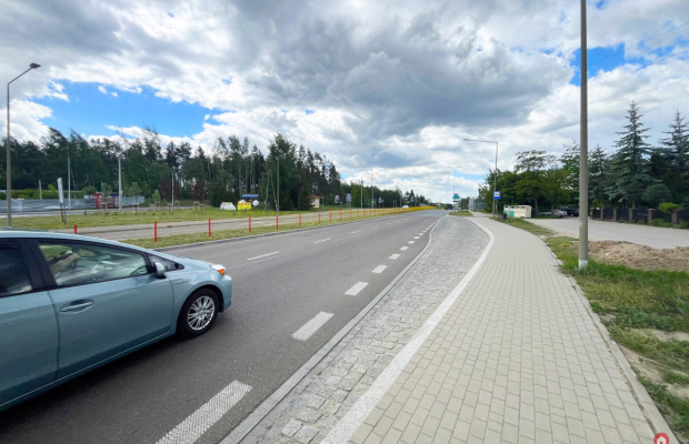 Atrakcyjna działka przy drodze
