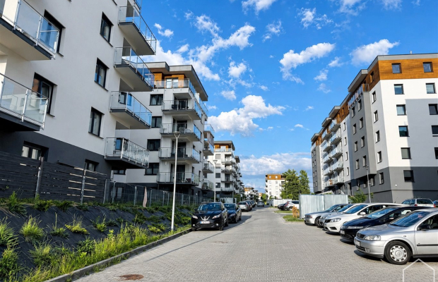 Apartament z tarasem i garderobą 