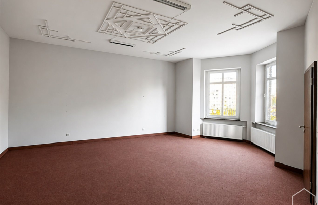 Przestronny apartament w kamienicy z windą