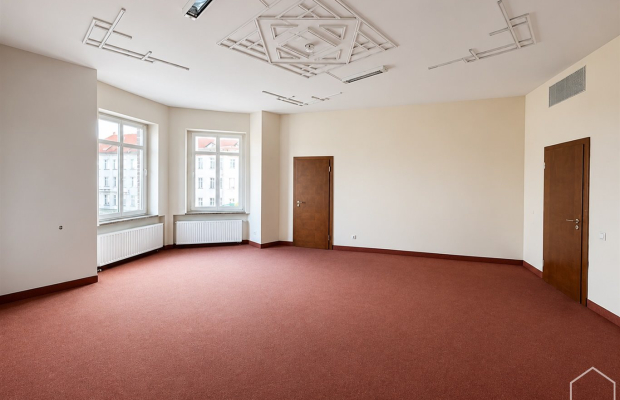 Przestronny apartament w kamienicy z windą