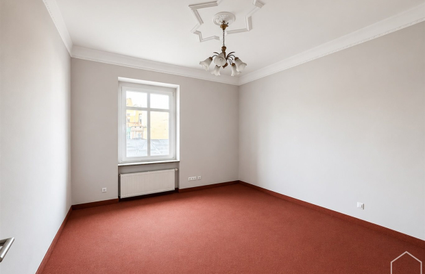 Przestronny apartament w kamienicy z windą