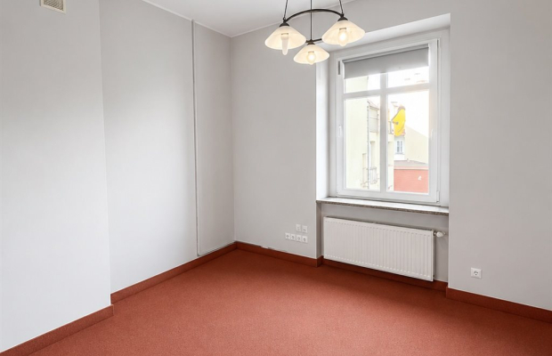 Przestronny apartament w kamienicy z windą