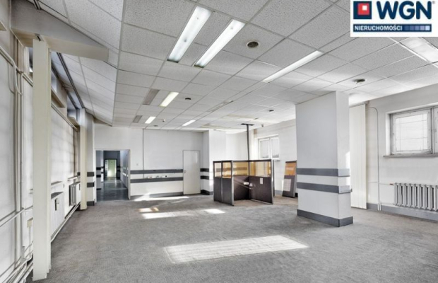 Międzyrzec Podlaski, budynek biurowo-magazynowy, 2095 m2, sprzedam, 1 200 000 zł, netto.  
  
Duże powierzchnie biurowe z zaple